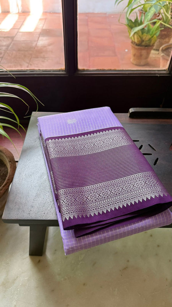 Lavender Naava Pazham