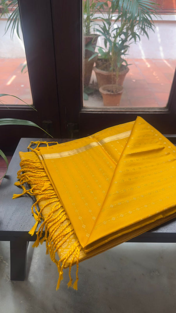 Lemon Yellow Aayiram Pookal